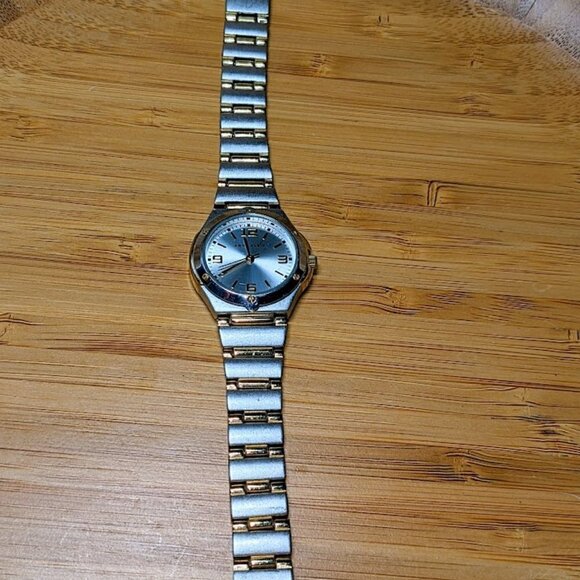 Women\'s Watch Two Tone Band Gold Silver w/ New Battery main image 4